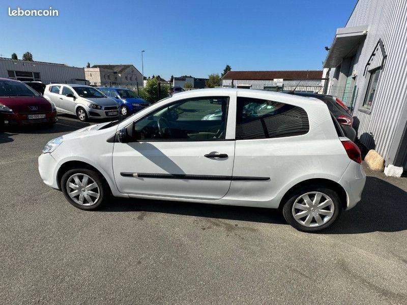 Renault CLIO III 1.5 DCI 90CH DYNAMIQUE TOMTOM 3P